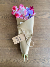 Load image into Gallery viewer, Sweet Pea Bunch - 37cm - Field & Rose