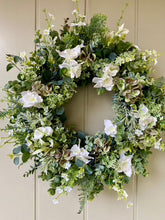 Load image into Gallery viewer, White Daffodil Wreath - Field &amp; Rose
