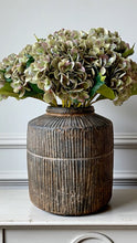 Load image into Gallery viewer, Green Hydrangea Stem - 47cm - Field &amp; Rose
