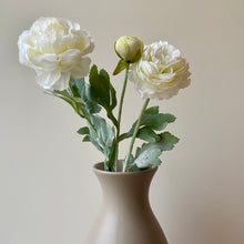 Load image into Gallery viewer, Ivory Ranunculus Stem - 50cm
